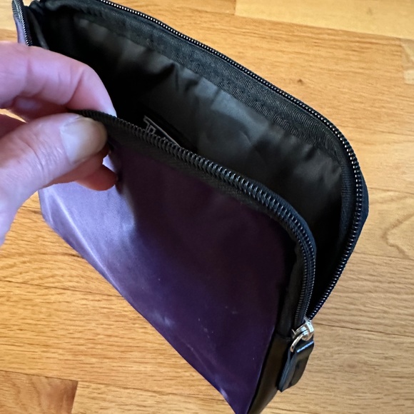 Tumi For Delta Airlines Amenities Bag Toiletry Bag Purple - Picture 6 of 9